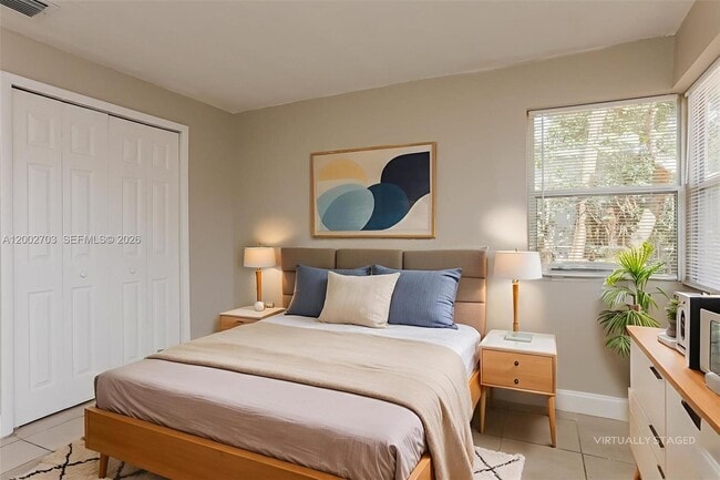 Building Photo - 1425 NE 29th St