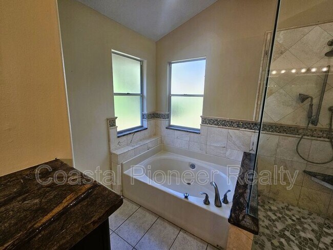 Building Photo - 14504 Brambie Ct