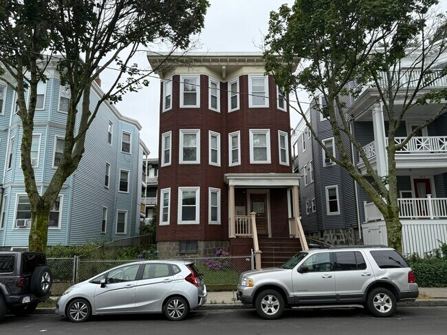 Building Photo - 261 E Cottage St