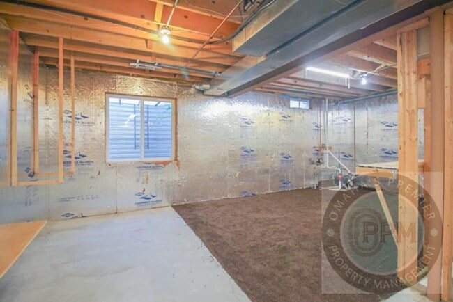 Building Photo - Deposit Special: $500 off rent! Beautiful ...