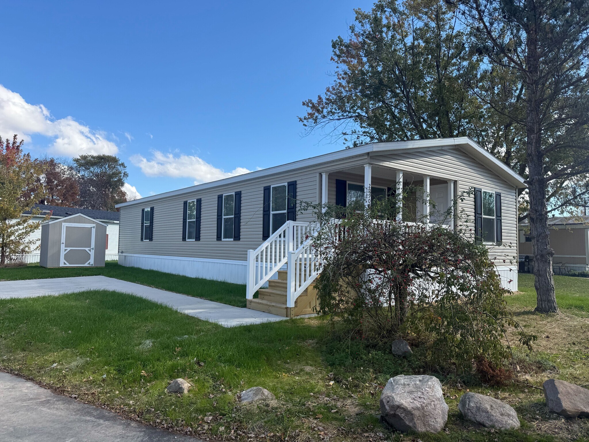 Building Photo - 29909 Flushing Dr