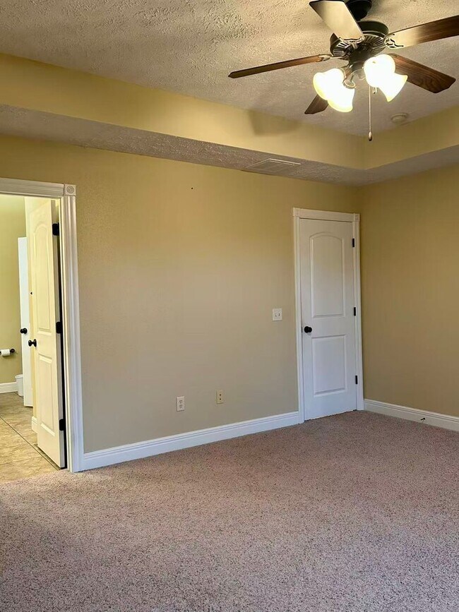 Building Photo - 5 bedroom and 3 bathroom two level house