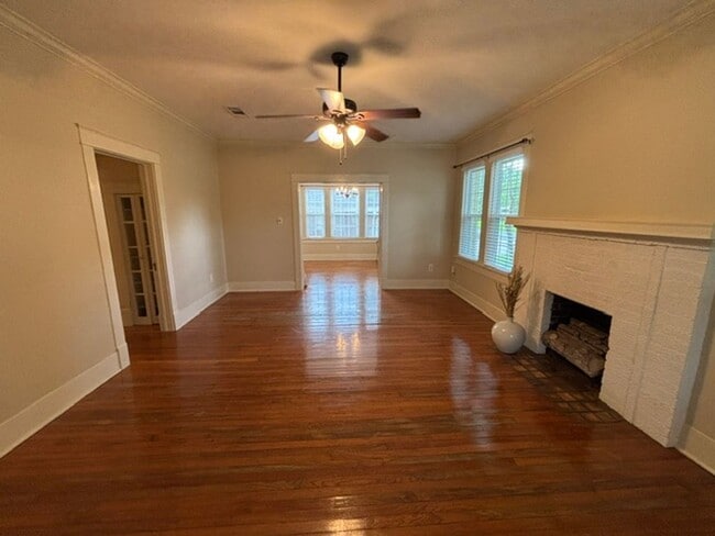 Building Photo - 3044 Wilshire Dr
