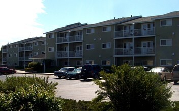 Building Photo - Maplewood Apartments & Townhomes