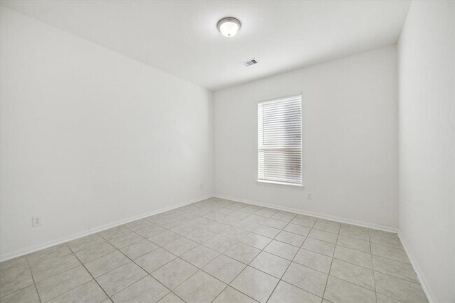 Building Photo - 2602 Ocean Key Dr