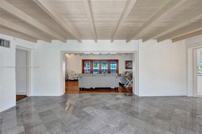 Building Photo - 609 Isle of Palms Dr