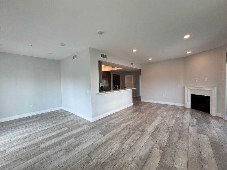 Building Photo - 4383 N Sepulveda Blvd