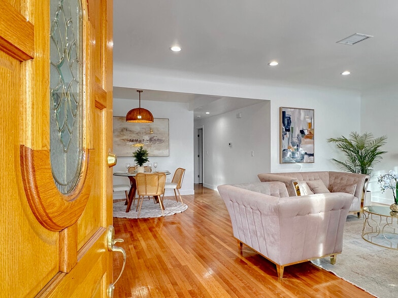 Building Photo - 4523 Saturn St