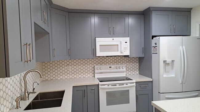 Building Photo - 13701 SW 84th St