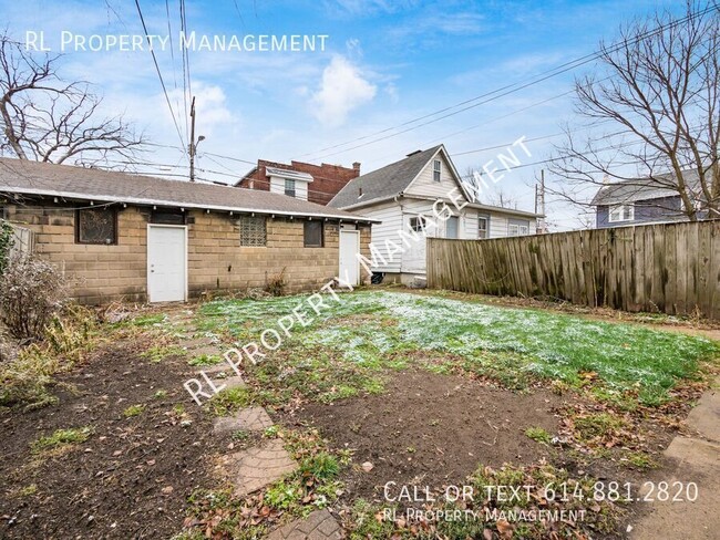 Building Photo - 3 bedroom & 1.5 bath duplex in Old North C...