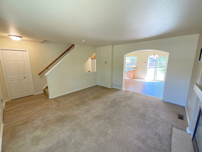 Building Photo - 3 Bedroom Home Available Near Milton E Pro...