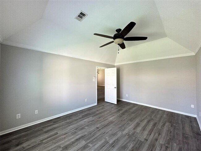 Building Photo - 806 Legend Spring Dr