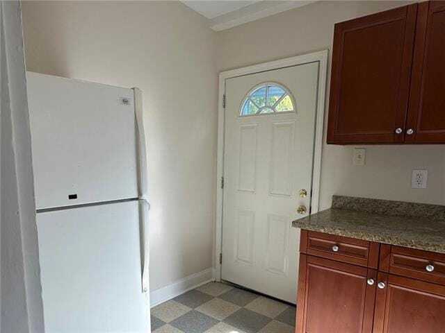 Building Photo - 844 1/2 Roosevelt Place Unit