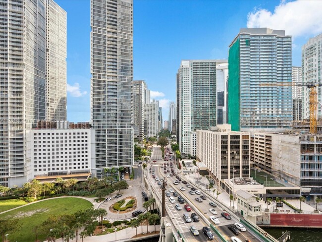 Building Photo - 200 Biscayne Blvd Way