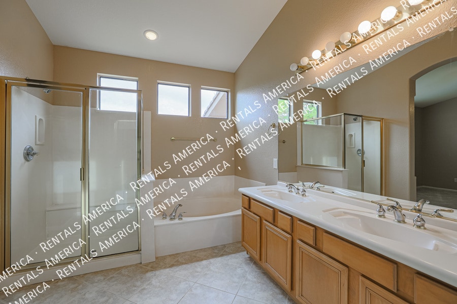 Building Photo - 263 E Ashurst Dr