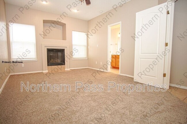 Building Photo - 10790 Adin St