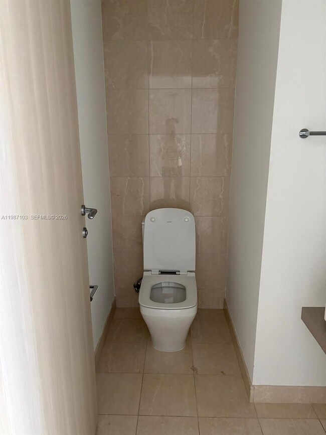 Building Photo - 1000 Brickell Plaza