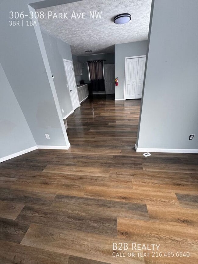 Building Photo - 306-308 Park Ave NW-