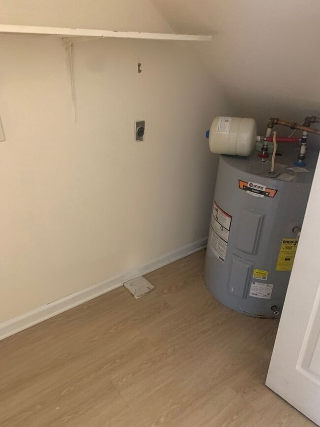 Building Photo - Great location off Millbrook near 70! 2 Bedroom ~2 bath~ pets negotiable! No HOA!