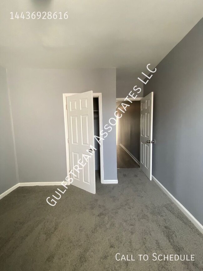 Building Photo - 1521 N Ellamont St
