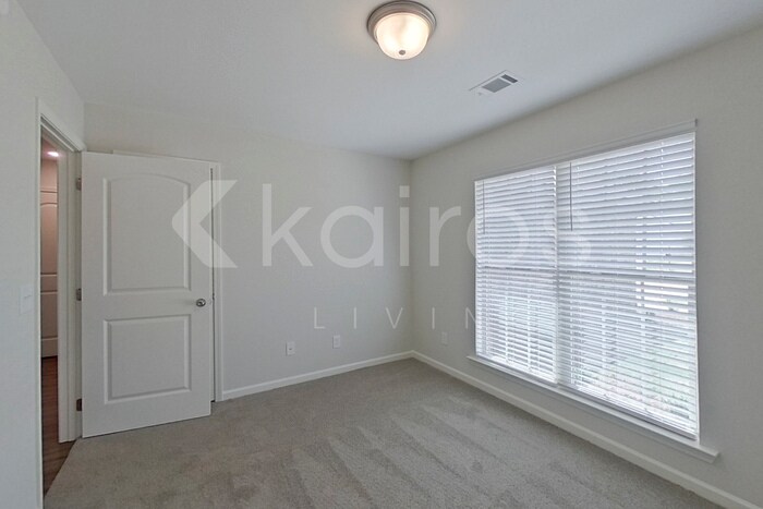 Building Photo - 1883 Landing Pl