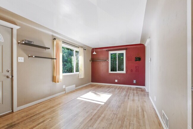Building Photo - 2875 Fenton St