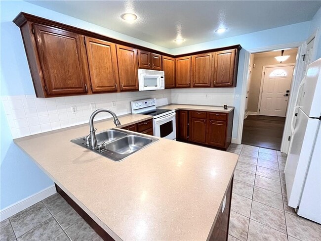 Building Photo - 208 Tunbridge Dr