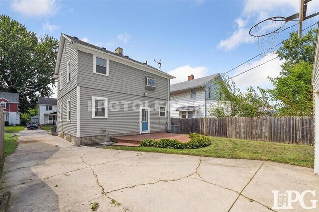 Building Photo - 4318 Commonwealth Ave