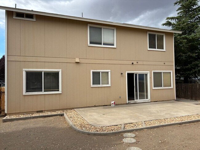Building Photo - 4 bedroom 2.5 bath in NW Suburban Reno