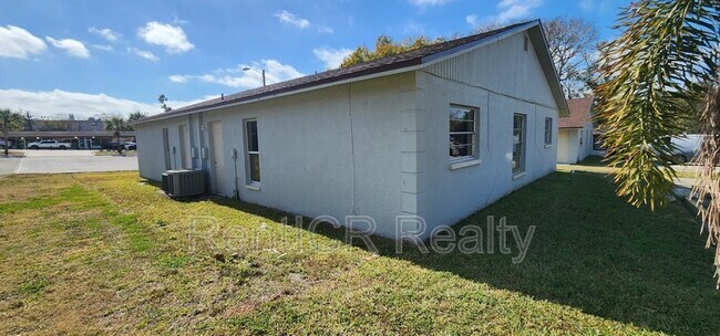 Building Photo - 1413 Laura St