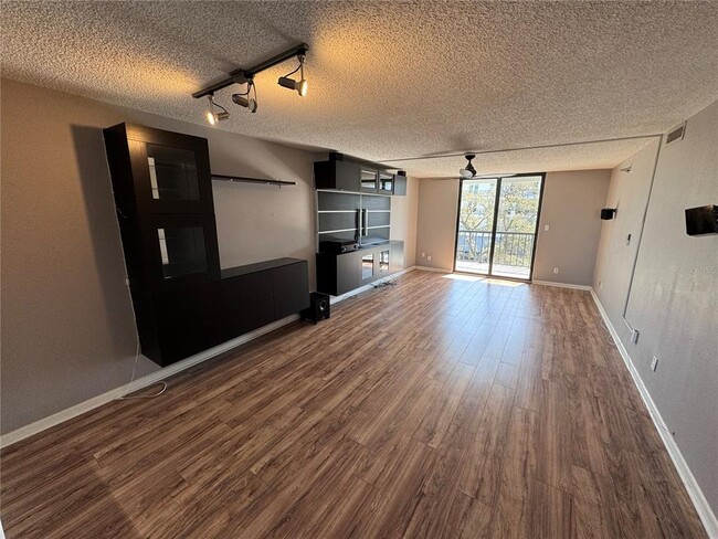 Building Photo - 201 W Laurel St