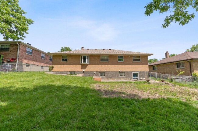 Building Photo - 3441 Nandale Dr