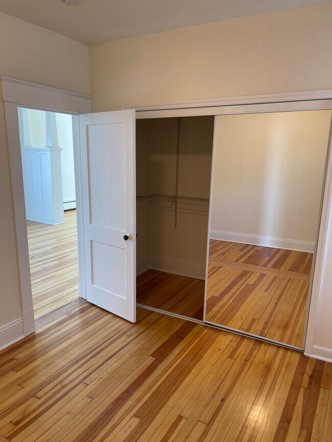 Building Photo - 701 25th St