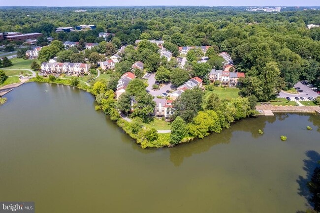 Building Photo - 7261 Dockside Ln