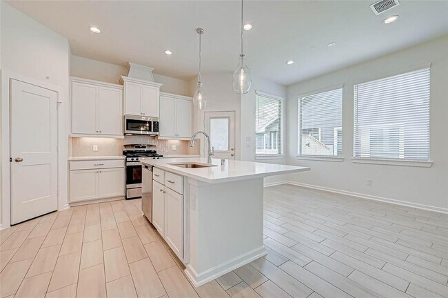 Building Photo - 580 Longleaf Pine Dr