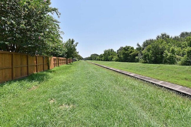 Building Photo - 22121 Atwater Canyon Ln