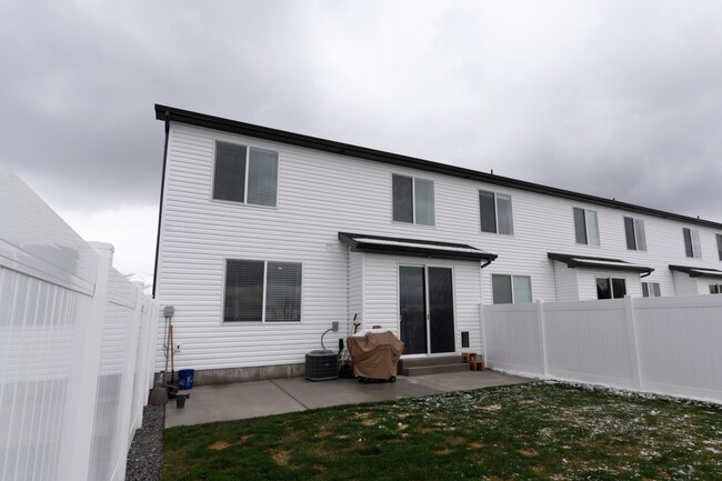 Building Photo - 471 N 300 W