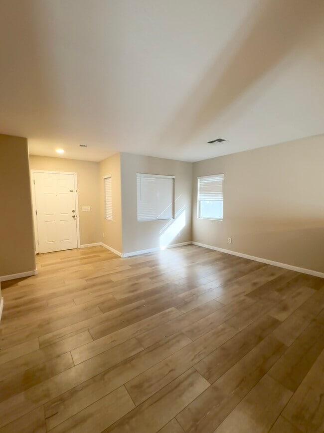 Building Photo - 11549 W Mountain View Rd