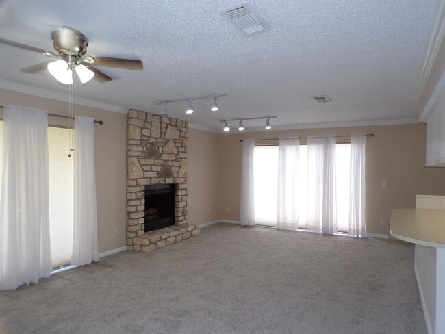 Building Photo - 106 Dawn