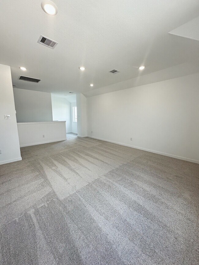Building Photo - 26915 Nightingale Songs Dr
