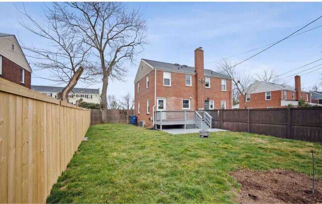 Building Photo - 2836 Fairhaven Ave