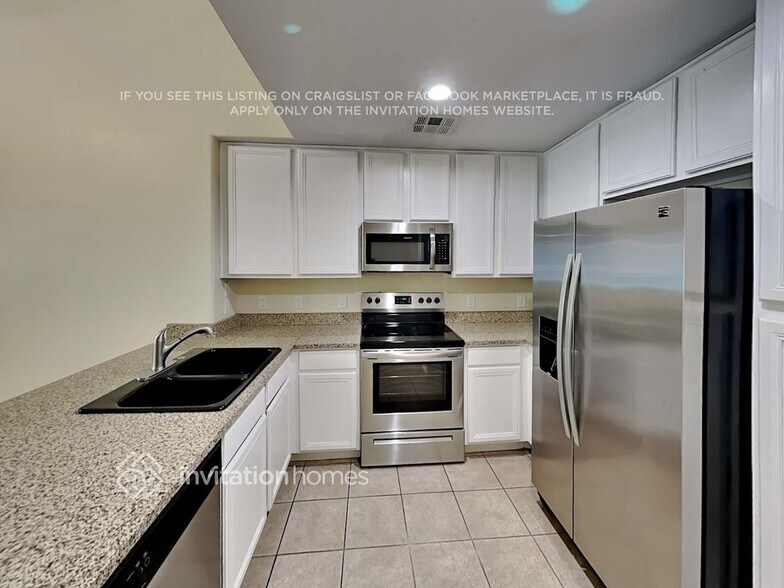 Building Photo - 4084 E Windsor Dr