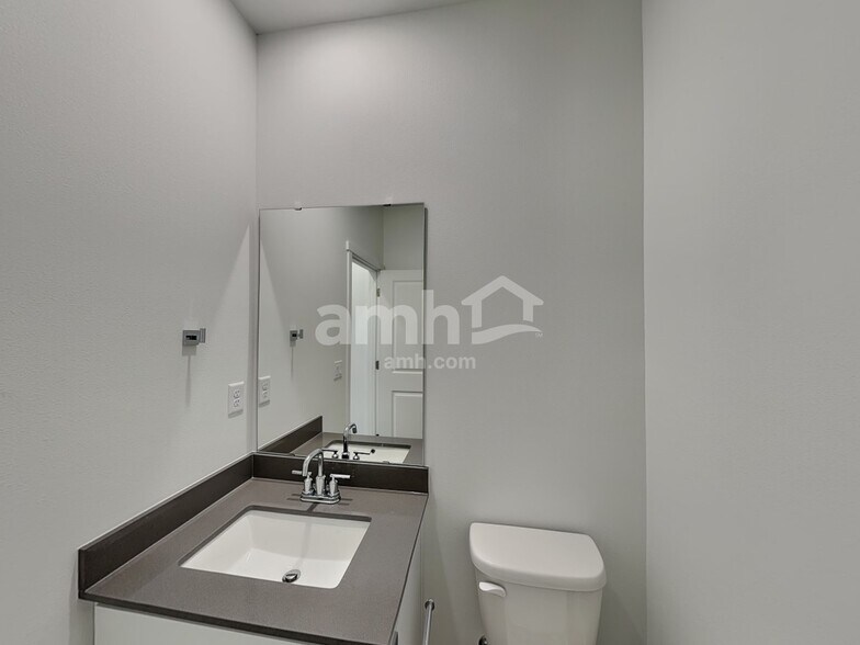 Building Photo - 4712 85th Dr NE