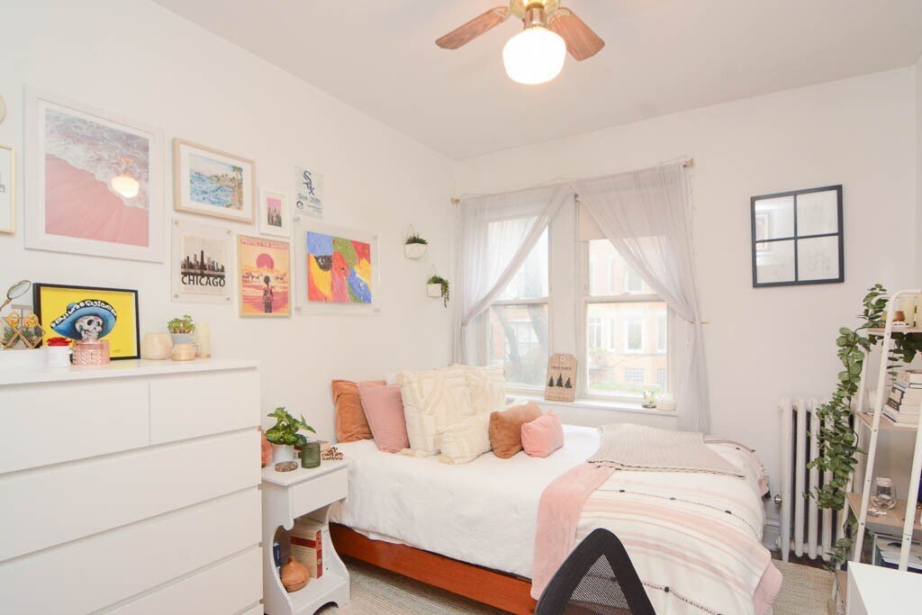 Building Photo - 1915 W Crystal St