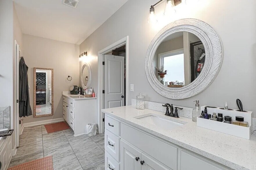 Building Photo - 613 Creekside Cv