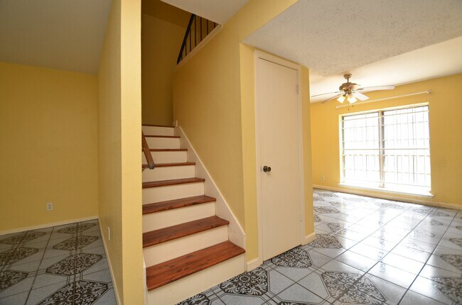 Building Photo - 4022 Belle Park Dr