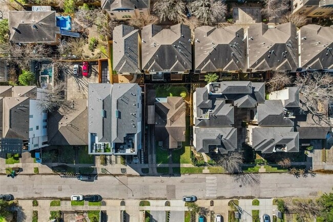 Building Photo - 511 Peden St