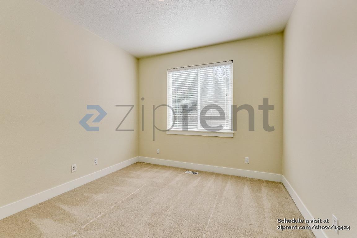Building Photo - Unit