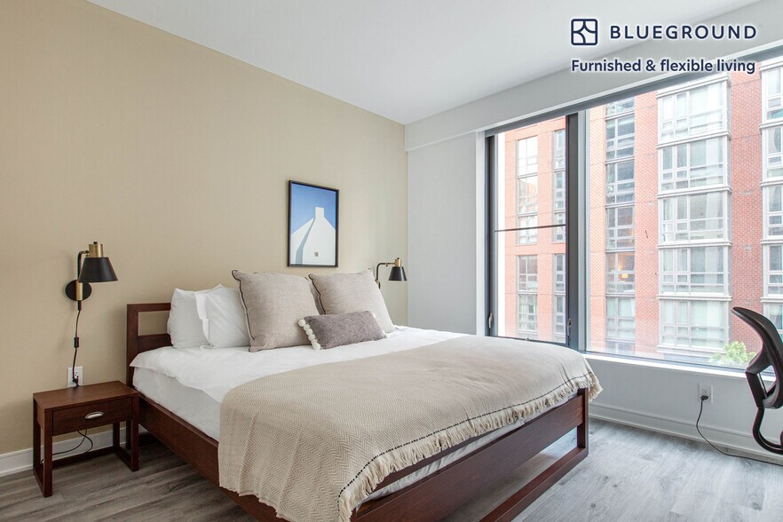 Building Photo - 949 1st St SE