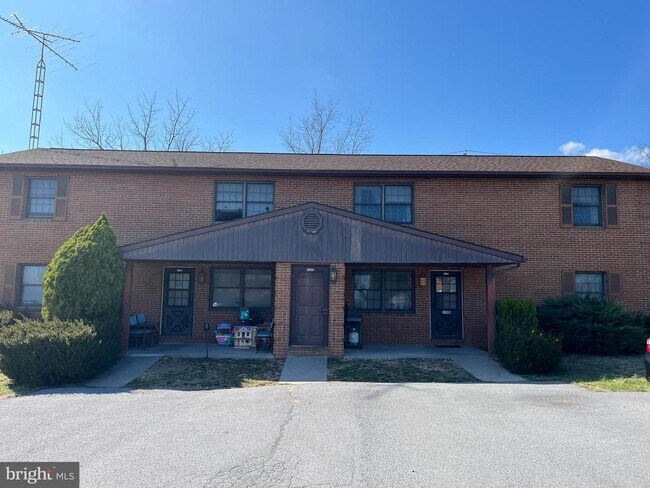 Building Photo - 319 Pendleton Dr